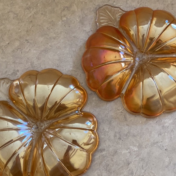 Vintage Jeanette Clover leaf nut/candy dish marigold and peach lustre - Picture 8 of 10